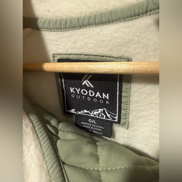 Kyodan Cream and Green Quilted Pullover - Picture 3 of 4